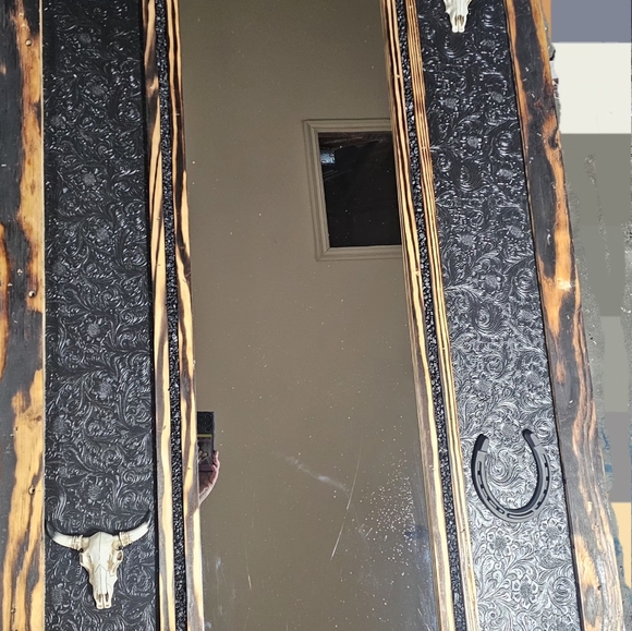 Western Cowhide Mirror with Horseshoe Details - Picture 2 of 4